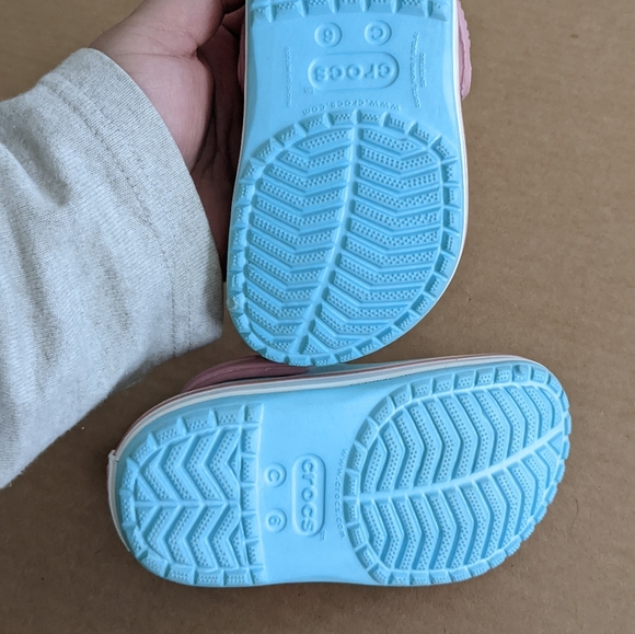 Crocs toodlers, size 6 - Picture 3 of 5